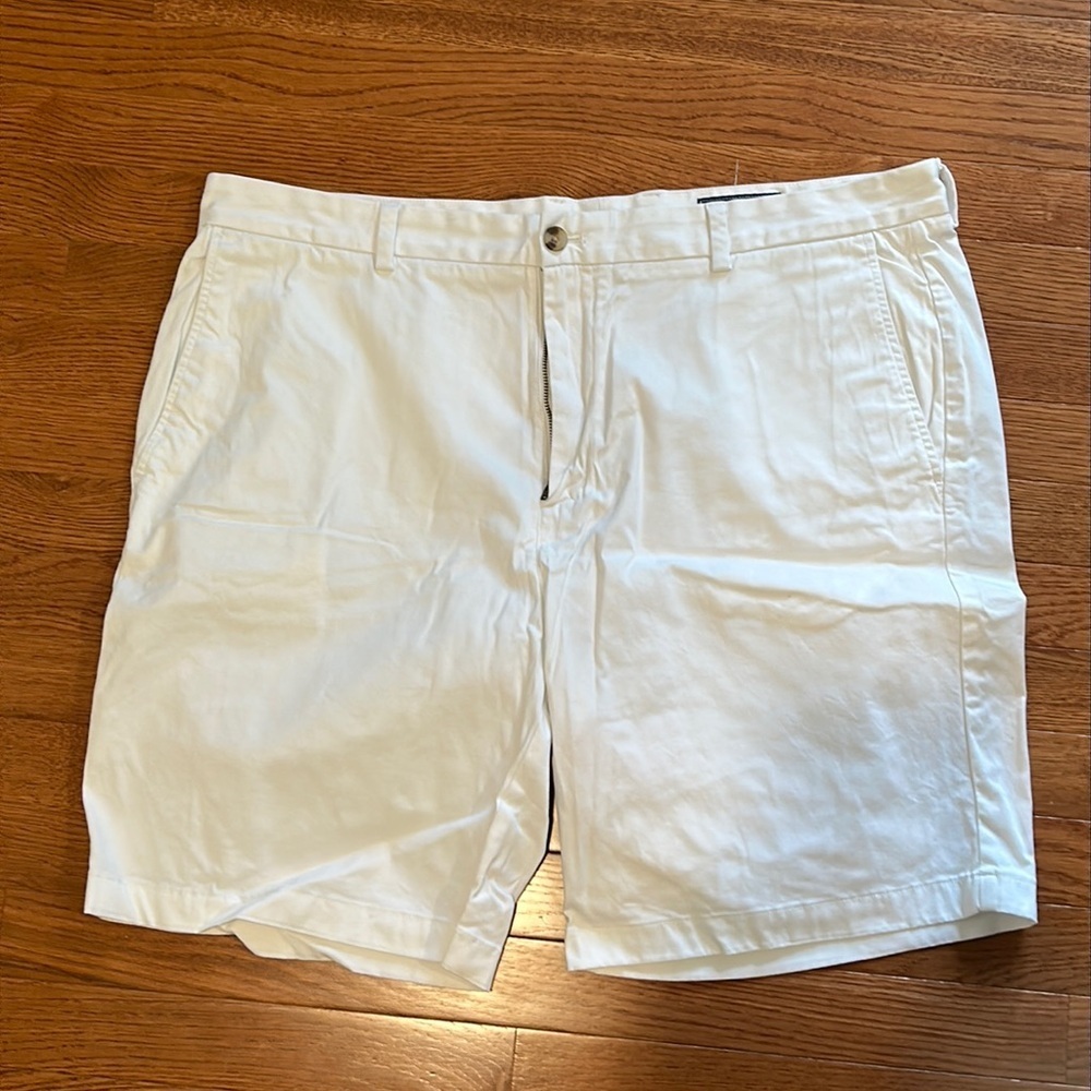 Vineyard Vines Men’s White Shorts Size 40